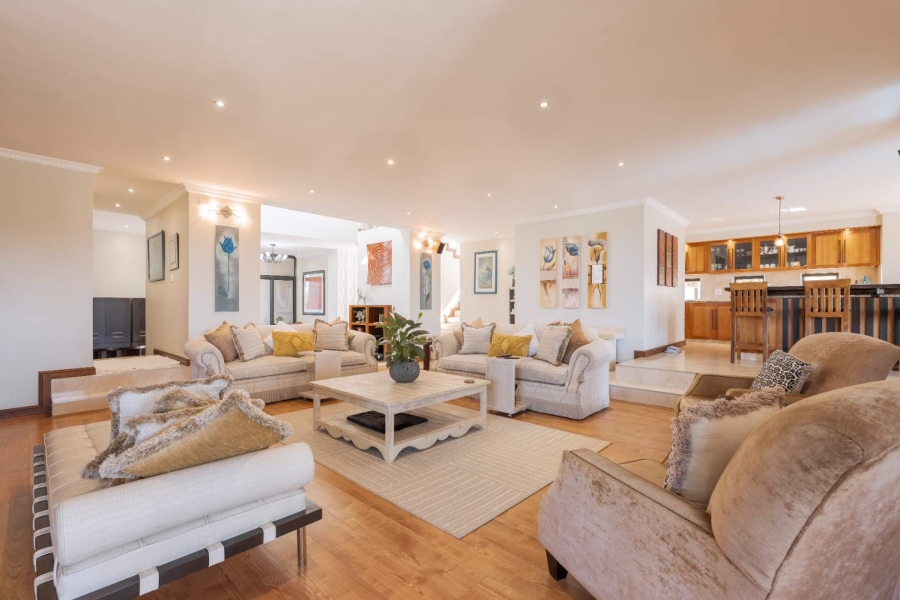 5 Bedroom Property for Sale in Oubaai Western Cape